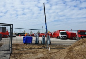 6 Flaschen mit künstlicher Luft zu Atemschutzzwecken am Notausgang des Betriebsplatzes