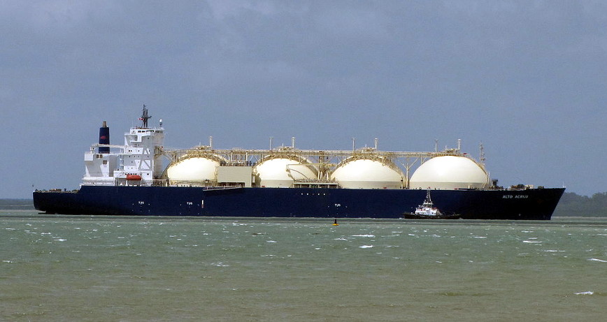 LNG vessel Alto Acrux; photo by kenhodge13@wikimedia